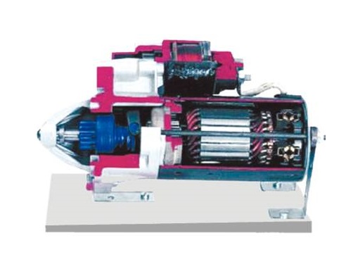 <b>带齿轮减速装置的起动机解剖模型</b>